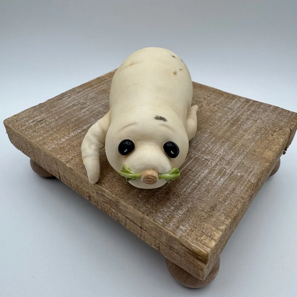 Home Grown Enesco Daikon Radish Seal Figurine White Vegetable Animal 2007